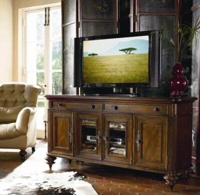 Consola multimedia Thomasville Furniture Ernest Hemingway Nairobi Foto 1 de 3