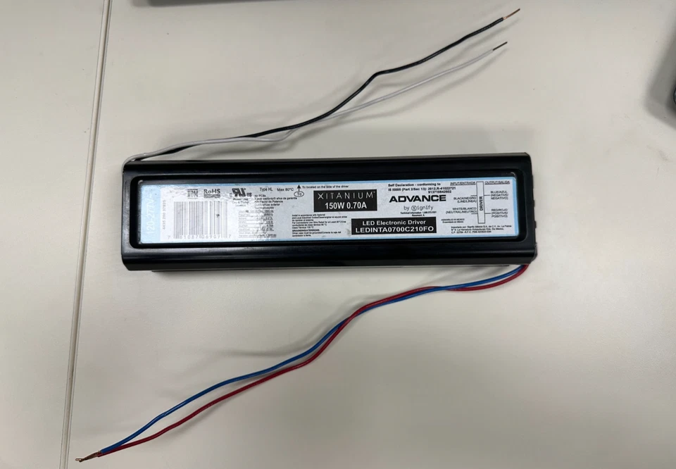 Controlador LED Xitanium 150 W 700 mA 60-210 V Salida Max 120/277 CE366X03 Foto 1 de 1