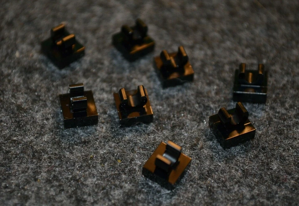 (8) Placa preta 1x1 com clipe em tijolos superiores ~ Lego ~ NOVO ~ Castle Pirates - Imagem 1 de 1