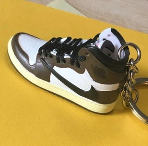 Nuevo Mini 3D AIR JORDAN Zapatillas Llavero Pintado a Mano. Marrón/Blanco/Negro - Imagen 1 de 9