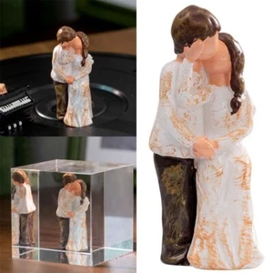 White Sweet Couple Figurine Resin Micro Lovers Statue Valentine's Day - Picture 1 of 10