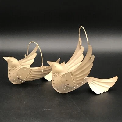 PAR de metal colgante escultura obras de arte color crema paloma voladora pájaro cesta raro Foto 1 de 4