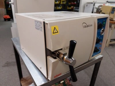 Esterilizador en autoclave Tuttnauer ValueKlave reacondicionado + 90 días de garantía Foto 1 de 4