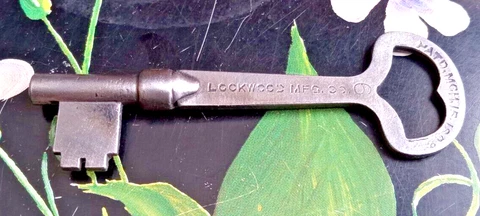 Antique 1898 Skeleton Lockwood Mfg. Company Engraved Steel Key #6 (EX) Cover