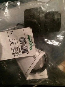 Telemecanique Schneider Electric ZA2 BP2 064796 Booted Pushbutton  - Picture 1 of 4