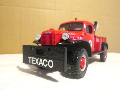 PRIMERA MARCHA - RARA GRÚA DODGE POWER WAGON 1946 ESCALA 1,30 EN CAJA "TEXACO" Foto 1 de 4