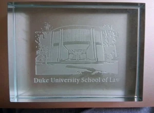 Targa fermacarte cristallo inciso inciso vetro scuola di giurisprudenza Duke University - Foto 1 di 5