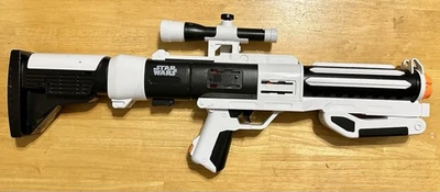 Pistola de rifle Hasbro 2017 Star Wars Nerf First Order Stormtrooper Rival Blaster Foto 1 de 4