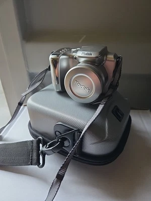 Kodak Digital Camera EasyShare Z612 6.1MP Silver With Case - Image 1 of 2