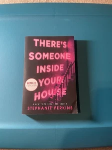 There's Someone Inside Your House by Stephanie Perkins Hardcover - Bild 1 von 3