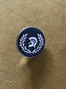 SCHWARZ EMAILLE UND CHROM SKINHEAD TROJAN SKINHEAD REGGAE PIN ABZEICHEN - Bild 1 von 2