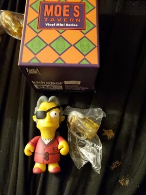 Kidrobot Los Simpson Moe’s Tavern Handsome Moe también conocido como Dr. Tad Winslow nuevo en caja  Foto 1 de 2