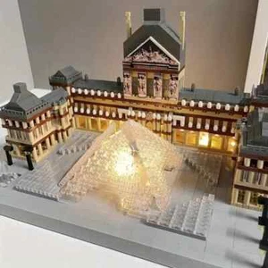 3500pcs French Louvre Building Model - Puzzle Education Building Blocks Set new - Picture 1 of 4