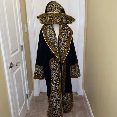 Auténtico Shapan/Chapan kazajo con un precioso bordado dorado de Takiya y Kalpak Foto 1 de 4