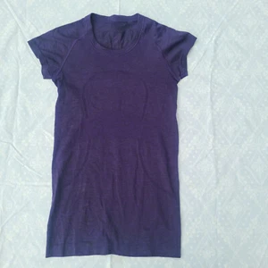 Lululemon Swiftly Tech Short Sleeve Shirt - Dark Court Purple / Black - Size 4 - Picture 1 of 8