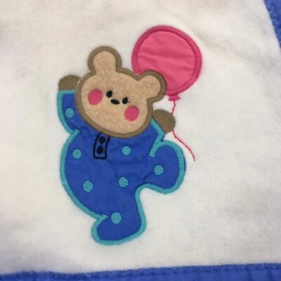 Cobertor de bebê bordado ursinho de pelúcia Cuddle Time 100% acrílico azul cetim vintage - Imagem 1 de 4