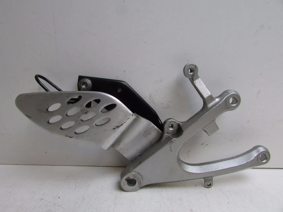 Colgador delantero derecho Yamaha YZFR1 YZF R1 2004 Foto 1 de 1