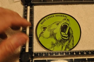 Calcomanía verde BEAR CREEK ARSENAL EE. UU., ver fotos para más información sobre el estado - Imagen 1 de 4
