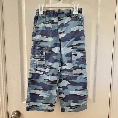 Pantalones cargo Mini Boden azul camuflaje camuflaje niños talla 5-6 años Foto 1 de 4