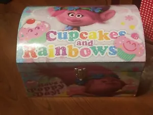 Trolls Cupcakes and Rainbows Play Toy Box set Fully loaded Brand new - Picture 1 of 10