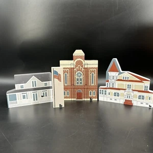 The Cat's Meow Wooden Landmark Houses Lot of 4 Shelf Sitters (1988, 1993, 1994) - Bild 1 von 9