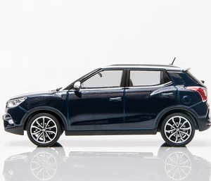 SsangYong 1:43 Tivoli Druckguss Modell Miniauto (Schwarz/Blau/Weiß: ausverkauft) - Bild 1 von 2