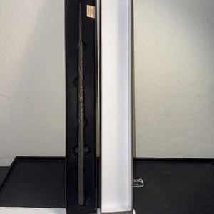 Varita interactiva negra Wizarding World of Harry Potter Sirius Universal Studios - Imagen 1 de 5