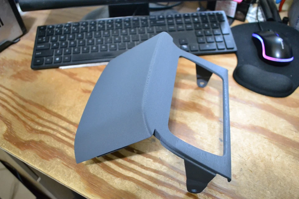 1985-86 Yamaha FZ750 FZ 1FN Tail Section Center Piece Fender Cover Fairing Body - Image 1 of 4