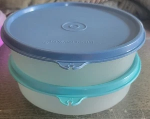 Tupperware B 1,5 Tassen runde Behälter 1551 & blau mintblaue Dichtungen 238 2er Set - Bild 1 von 3