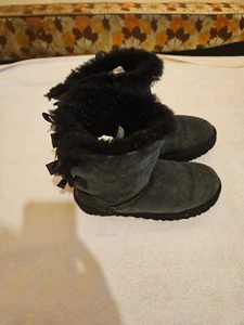 UGG S/N 1016225 Dark Blue Women Boots Size 4 - Picture 1 of 5