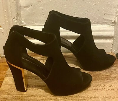 NEW Black Report Cutout Shoes with Gold-Lined Heel SIZE 9 - Image 1 of 4