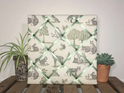 New Forest woodland noticeboard pinboard memoboard wall organiser; green ribbon - Image 1 of 3