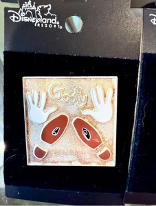 DISNEY PIN GOOFY VTG HANDPRINT AND FOOTPRINT IN CEMENT SERIES SQUARE - Picture 1 of 2
