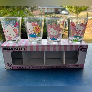 Juego de cuatro vasos de chupito de verano Hello Kitty - Juego de cuatro vasos de 1,5 oz - Imagen 1 de 10