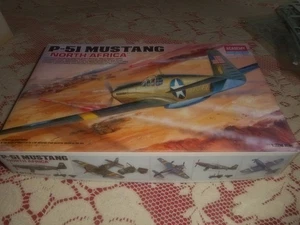 ACADEMY 12401, 1/72 P-51 MUSTANG NORTH AFRICA PLASTIC MODEL KIT W/ EXTRAS, AS IS - Bild 1 von 11