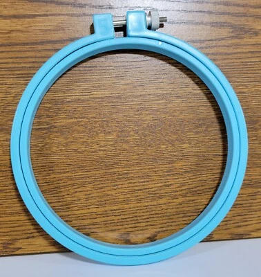 VTG Plastic Embroidery Quilting Hoop Round 5 Inch Adjustable Metal Screw Tension - Image 1 of 4