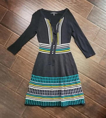 Vestido pequeño boho hippie hasta la rodilla Nine West para mujer Foto 1 de 4