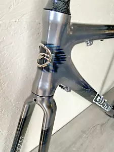 GIANT TCR FRAME AND FORK MEDIUM FULL CARBON 1.6 KGS SILVER AND BLACK - Picture 1 of 20