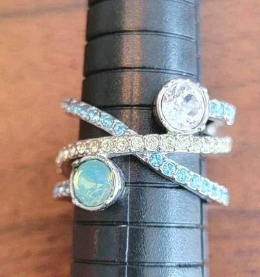 Cristales cruzados azul/amarillo Lia Sophia "Spun Sugar" tono plata talla 7 Foto 1 de 4