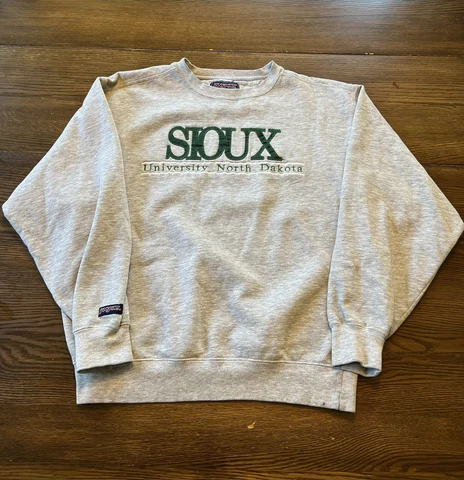 University Of North Dakota Fighting Sioux Jansport Embroidered Sweatshirt Cover
