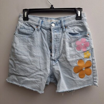 Pantalones Cortos de Jean PacSun Años 90 Novia 26 Botones Mosca Flor Dobladillo Deshilachado Alto Tiro Ligero Foto 1 de 4