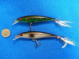 2 señuelos de pesca de pececillos JBvalu de 3-3/8" de buceo/traqueteo, cebo crankbait de 1/4 oz, envío a EE. UU. - Imagen 1 de 2