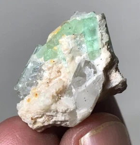 Muestra de cristal de turmalina natural 5,6 g Afganistán rara piedra preciosa mineral cruda - Imagen 1 de 6
