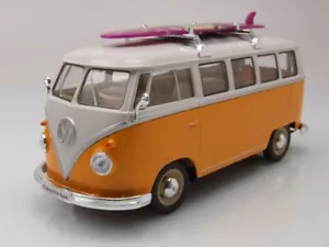 VW Clásico Bus T1 1962 Amarillo Blanco Con Tabla de Surf Modelo 1:24 Welly - Imagen 1 de 7