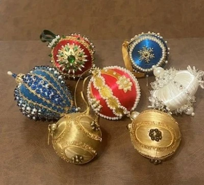 Lote de 7 adornos vintage de árbol de Navidad hechos a mano con lentejuelas con cuentas Foto 1 de 4