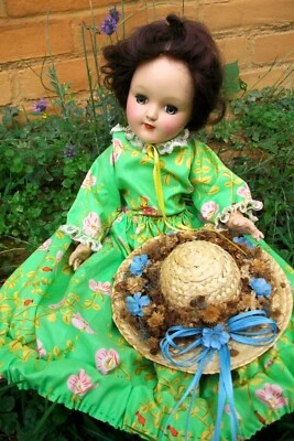 VENDA: IDEAL Cabelo Escuro, Olhos Verdes, Toni, 16 pol, em um Vestido de Abelha Feito à Mão, (1950) - Imagem 1 de 4