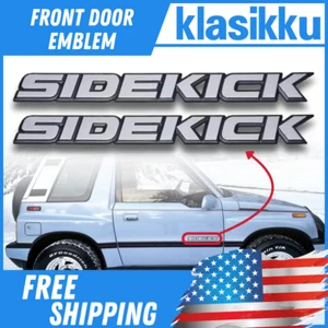 Se adapta a Suzuki Sidekick puerta delantera emblema sidekick par 2 piezas - Imagen 1 de 6
