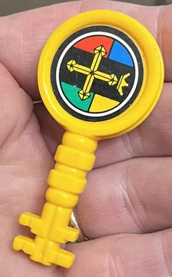 De colección 1984 Voltron Lance Llave Amarilla León Piloto Parte Panosh Place Foto 1 de 2