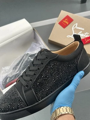 Zapatos de fondo rojo Foto 1 de 4