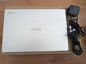 Asus C523N Chromebook 15.6" - Pentium N4200 1.1GHz - 4GB DDR4 - 32GB eMMc - Picture 1 of 8